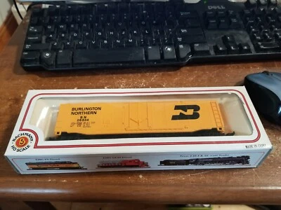 Bachmann HO Scale Train Car 51 ft. Steel Reefer #76936 - Burlington Northern  - Image 1 of 2