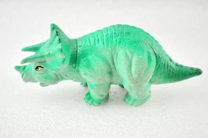 Statuina dinosauro bambino triceratopo - Foto 1 di 3
