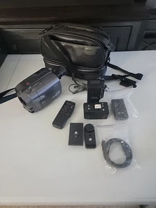 Sony CCD-TRV70 Hi8 8mm, Case, Remote, S-video Cable, Batteries(bad), Mounts,READ - Picture 1 of 24