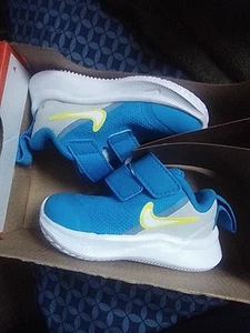 NIKE STAR RUNNER DA2778-009 BLU TAGLIA 2C NUOVA - Foto 1 di 3
