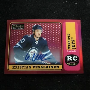 2018-19 O-Pee-Chee Platinum Rookie Red Rainbow Auto #R-87 Kristian Vesalainen RC - Bild 1 von 2