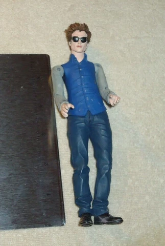 EDWARD ONLY from the Twilight Edward and Bella Action Figures NECA Reel Toys Cover