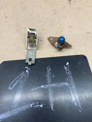 1978-1986 F150 F250 F350 BRONCO TABLERO LUZ ENCHUFE SOPORTE ILUMINACIÓN BULLNOSE Foto 1 de 4