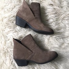 me too zasper chelsea boot