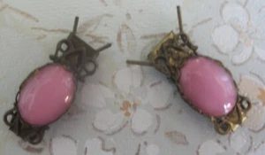 PAIR (2) VINTAGE MATCHING BARRETTES ~ HAIR CLIPS WITH PINK CABOCHON STONE - Picture 1 of 3