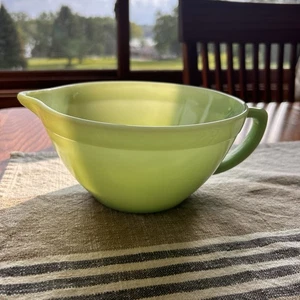 Vintage Anchor Hocking Jadeite Fire King Round Handled Batter Bowl with Spout - Picture 1 of 9