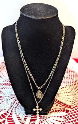 Collar en Capas Tono Dorado - Colgante Virgen María y Colgante Cruz Estrás - 20"L Foto 1 de 4
