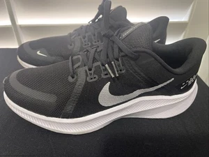 Size 8.5 - Nike Quest 4 Black White - Picture 1 of 10