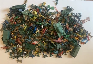 lotto VINTAGE 2 KG SOLDATINI PLASTICA ANNI 80 1980s - Picture 1 of 5