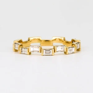 Banda apilable de oro amarillo de 14 quilates para mujer Baguette 0,70 quilates GLI diamante cultivado en laboratorio - Imagen 1 de 10