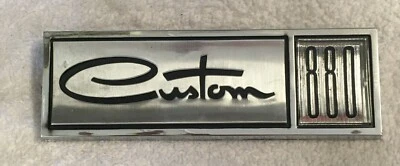 Dodge Custom 880 1965 Mopar placa de identificación emblema guardabarros 2578548 nuevo de stock Foto 1 de 4