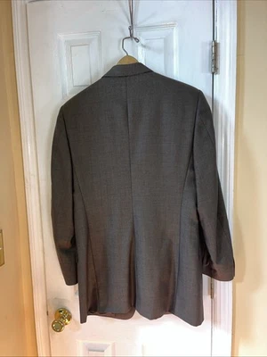 Canali Men's 2 PieceSuit  Size 48 R EU Brown  3 Button Jacket Italy blue Lable - Image 1 of 4