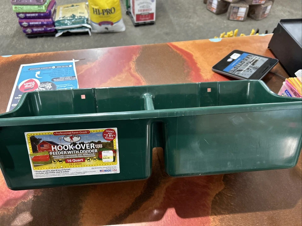 Pequeño gancho gigante sobre alimentador portátil con divisor (verde) plástico de alta resistencia Foto 1 de 1