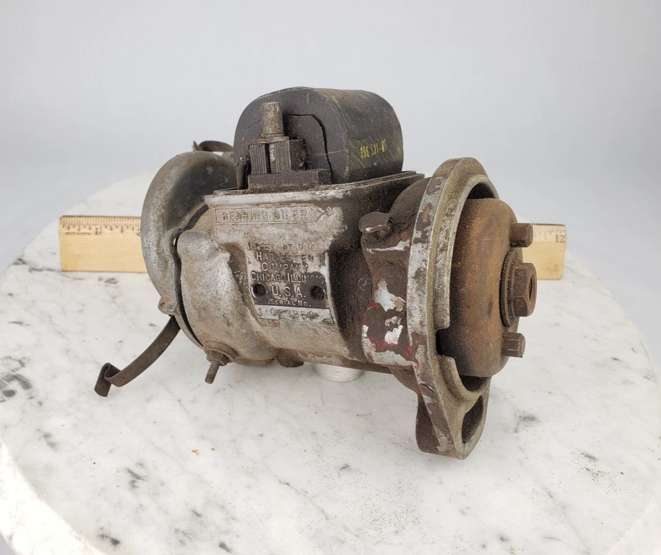 Antiguo tractor IH Farmall Cub International Harvester J4 Magneto de colección Foto 1 de 4