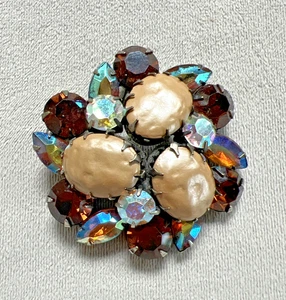 VINTAGE REGENCY BAROQUE PEARL, AMBER and AURORA BOREALIS RHINESTONE BROOCH - Picture 1 of 10