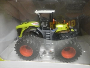 Ertl CLAAS 4500 XERION TRACTOR Prestige Collection DIECAST METAL 1/64 Scale - Picture 1 of 3