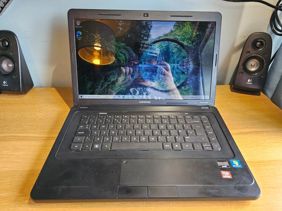15" Compaq Presario CQ57 AMD E-300 4GB 500GB Black Windows 10 Laptop - Image 1 of 4
