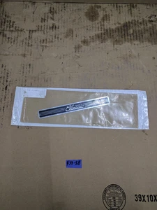 Insignia de inserción de tapa OEM Harley-Davidson Tour-Pak 53434-98 - Imagen 1 de 3