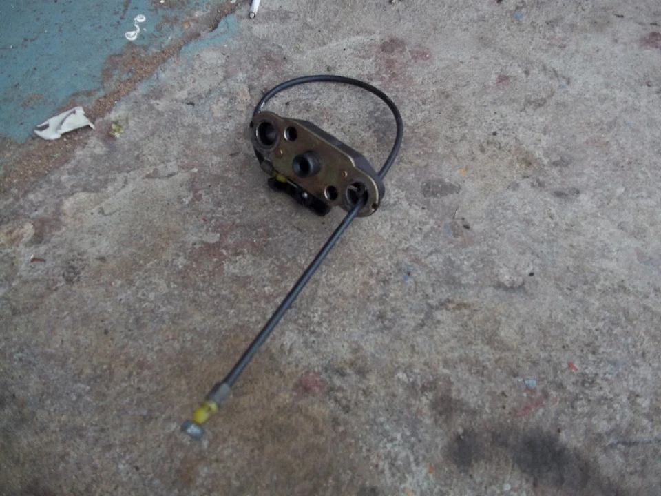 Suzuki Bandit 600 2001 seat catch with cable - Image 1 of 1