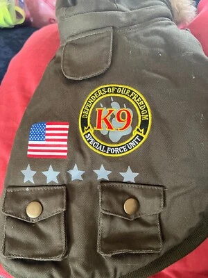 DOGO狗K9军装夹克带人造毛皮帽 — 第 1/4 张图片