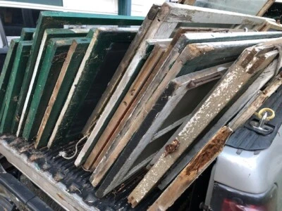 OLD WOODEN WINDOWS, STORM WINDOWS, AND SCREENS FROM 1909 HOUSE - Imagem 1 de 2