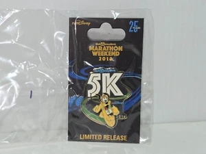 Nuevo prendedor Plutón 5K 2018 Run Disney Marathon Weekend 25 aniversario - Imagen 1 de 1