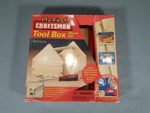 My First Craftsman Tool Caddy Kit Costruzione Legno con Vero Cacciavite Artigiano  - Foto 1 di 11