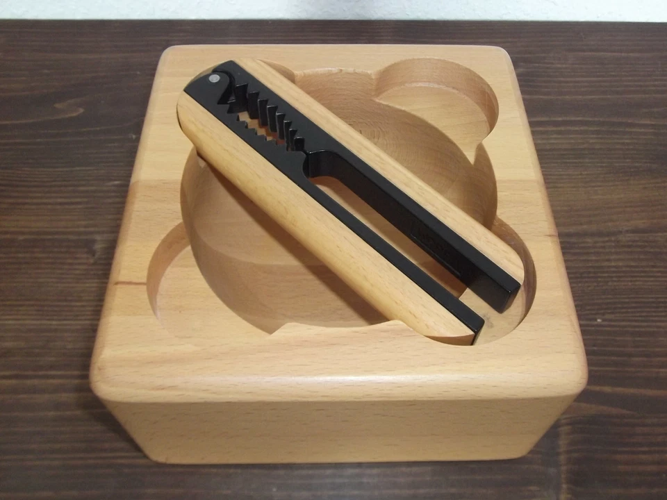 STYLISCHER NUSSKNACKER MIT HOLZSCHALE VON BODUM DÄNISCHES DESIGN #7551 - Bild 1 von 4