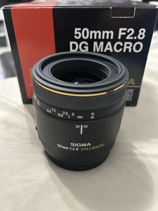 Sigma 50mm f/2.8 DG EX MACRO AF Lens For Canon EF Mount (mint Condition ) - Picture 1 of 6