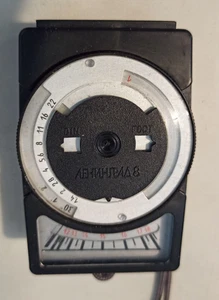 Vintage Leningrad 8 Light Exposure Meter with Strap in Original Leather Case - Picture 1 of 6