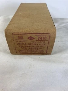 Vinatge ~ P & S # 7410 Four Wire "Turnlock" Flush Receptacle - Foto 1 di 4