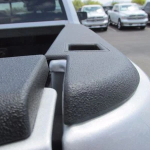 Protector de tapa de riel lateral izquierdo DODGE RAM 6'5" NUEVO FABRICANTE DE EQUIPOS ORIGINALES MOPAR - Imagen 1 de 2