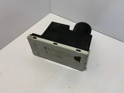 AUDI A3 S3 8L CENTRAL LOCKING CONTROL UNIT VACUUM PUMP 8L0857085A - Image 1 of 4