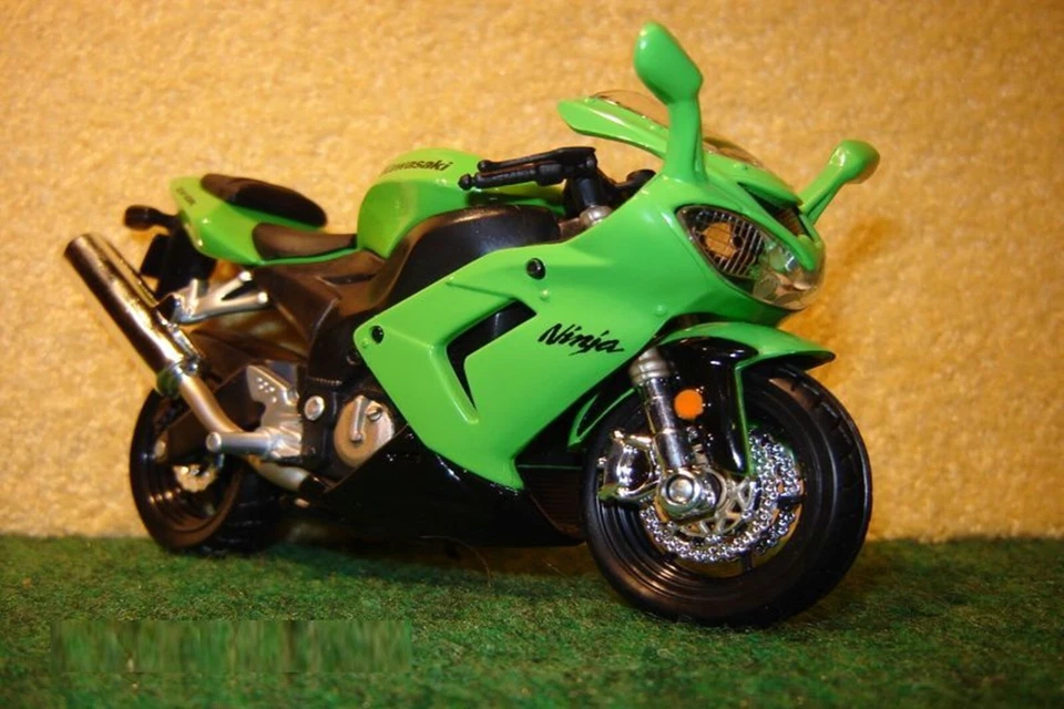 1:18 Kawasaki ZX 10 R Grün 2004 MAISTO 00461 - Bild 1 von 1