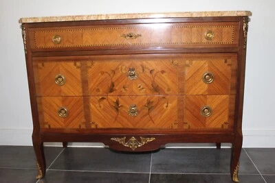 COMMODE EN BOIS DE ROSE MARQUETERIE ET BRONZE DORE ESTAMPILLEE MARQUANT. T - Photo 1/4