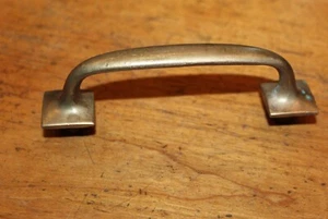 Tirador de manija de cajón de latón fundido antiguo vintage M-68 - Imagen 1 de 6