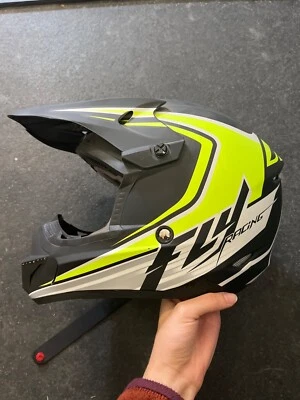 Casco de Motocross Cinético Fly Racing Juvenil Talla Pequeña ¡Con Bolsa para el Polvo! Foto 1 de 4