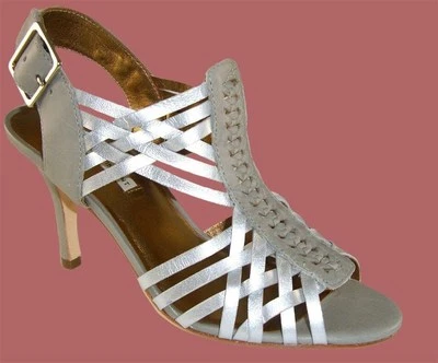 Sandalias para mujer Cynthia Vincent Ramsey con tiras de cuero talla 6 (B, M) Foto 1 de 4