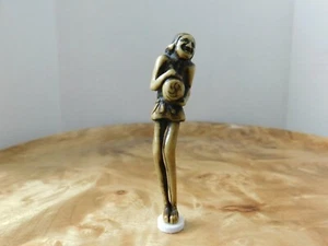 Bühnengeweih Netsuke von Ashinaga hält eine Trommel - Bild 1 von 12