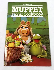 1981 JIM HENSON’S MUPPETS PICNIC COOKBOOK BY HALLMARK KERMIT MISS PIGGY - Picture 1 of 14