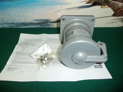 Hubbell HBL5100RS1W Insulgrip Pin & Sleeve Receptacle (new) - Image 1 of 4