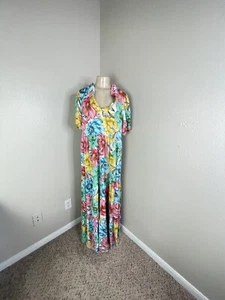 Crown & Ivy Damen mehrfarbig Blumenmuster kurzärmeliges Maxikleid Einzelhandelsgröße Large - Bild 1 von 13