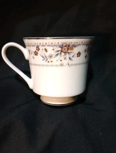 Wade Claremont Teetasse feines Porzellan Japan Fuß rote Blumen (2 verfügbar - Bild 1 von 5