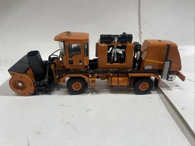 Грузовик Oshkosh с снегоочистителем и снегоочистителем - "ОРАНЖЕВЫЙ" - 1/50 - TWH #072-01056 - Изображение 1 из 4