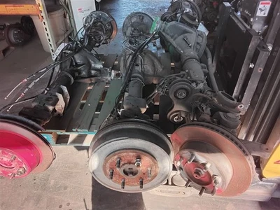 Chevrolet Silverado 1500 2007 eje trasero 8,6 anillo engranaje 10 pernos usado 127 k millas Foto 1 de 4