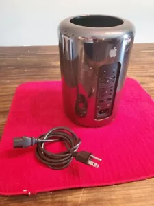 Apple MAC Pro A1481 Xeon 2.7GHz 32GB RAM SSD Dual FirePro D500 Win 10 & Yosemite - Picture 1 of 18