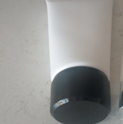 Box of 10 Lotion Tubes (150ml) - Image 1 of 4