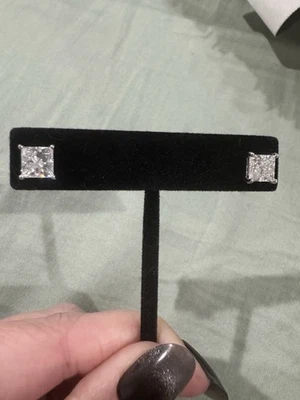 3.20 克拉 Princess Cut Lab Grown 钻石单颗耳环 带 IGI 报告 — 第 1/4 张图片