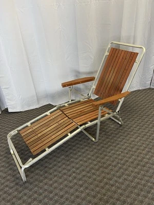 SILLA DE CÉSPED VINTAGE DE ALUMINIO DE MADERA ROJA chaise salón piscina playa patio años 70 Foto 1 de 4