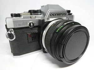 Cámara SLR clásica probada Olympus OM-10 y lente estándar Zuiko 50 mm f1,8 #425 - Imagen 1 de 13